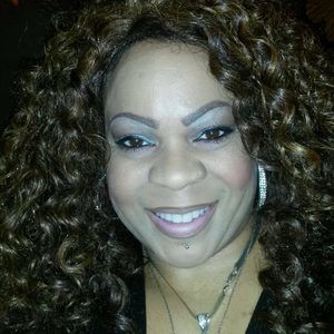 Meet your Posher, Flora